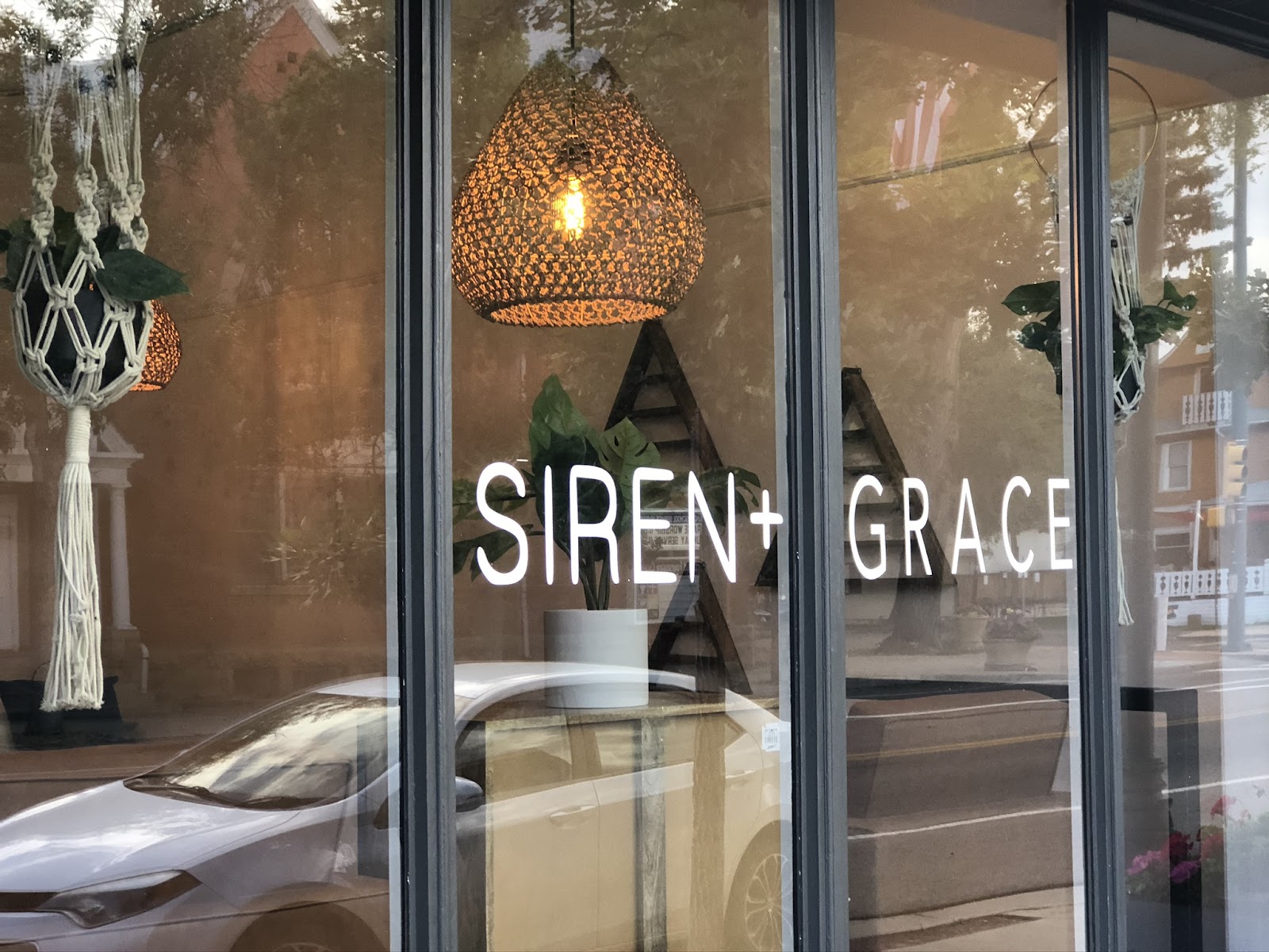 SIREN + GRACE nail photo 5